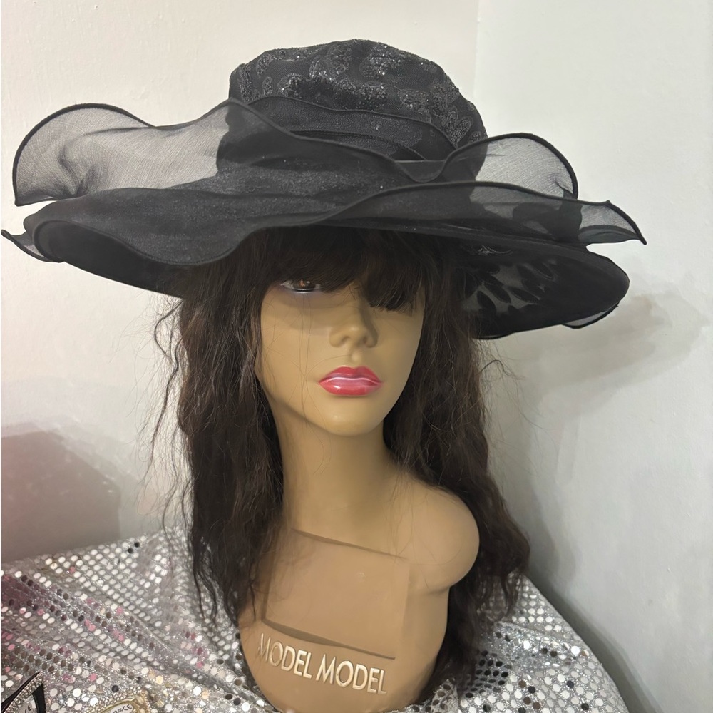 Elegant Black Wide-Brim Hat